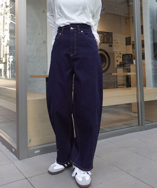 CORNERS（コーナーズ）の「ハイウエストワイドカーブデニム（デニムパンツ・レディース・ネイビー・マルチサイズ）」の18枚目の写真