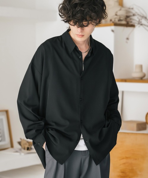 Rocky Monroe(ロッキーモンロー)の「新色追加 接触冷感 オーバーサイズとろみストレッチレギュラーカラー長袖シャツ(シャツ/ブラウス・メンズ・ブラック/ブルーグリーン/ホワイト/バーガンディー/ブルー/チャコール/グレイッシュベージュ/ネイビー/ライトグレー/ブラウン/ライトブルー・M/XL/L)」の12枚目の写真