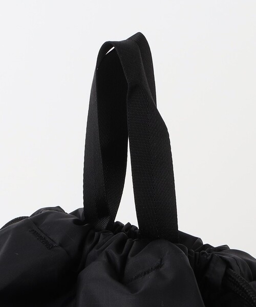 THE NORTH FACE(ザノースフェイス)の「<THE NORTH FACE>ピーエフ サックパック(13L)(バックパック/リュック・レディース・ライトグレー/ブラック・FREE)」の6枚目の写真