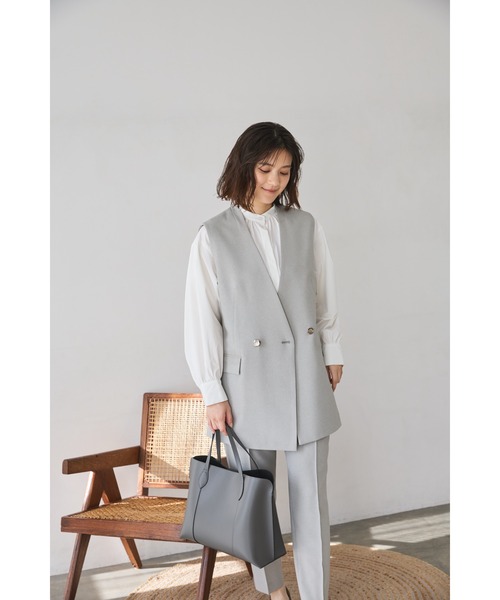 SUIT SQUARE（スーツスクエア）の「ダブルブレストジレ Vカラー ウォッシャブル 2WAYストレッチ ドライトロピカル 無地（スーツベスト・レディース・ブラック系/グレー系・38(9号)）」の16枚目の写真