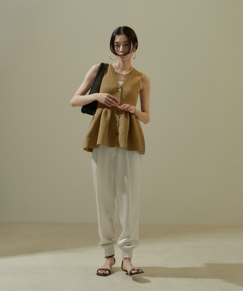 SALON adam et rope'（サロン アダム エ ロペ）の「【WEB限定】リブフレアーペプラムプルオーバー 2［2WAY・追加］（ニット/セーター・レディース・キャメル/ブラック/チャコールグレー・FREE）」の5枚目の写真