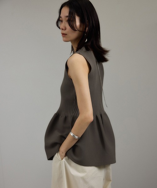 SALON adam et rope'（サロン アダム エ ロペ）の「【WEB限定】リブフレアーペプラムプルオーバー 2［2WAY・追加］（ニット/セーター・レディース・キャメル/ブラック/チャコールグレー・FREE）」の20枚目の写真