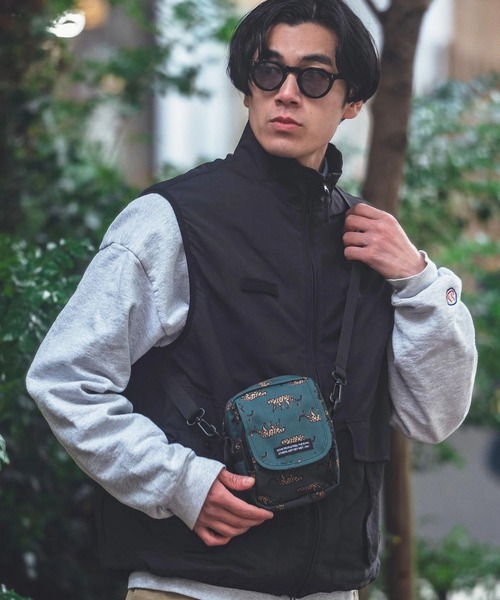 go slow caravan(ゴースローキャラバン)の「KiU/キウ 600D FLUP POCKET SHOULDER BAG(ショルダーバッグ・レディース・その他5/その他2/ブラック/ダークグリーン・FREE)」の12枚目の写真