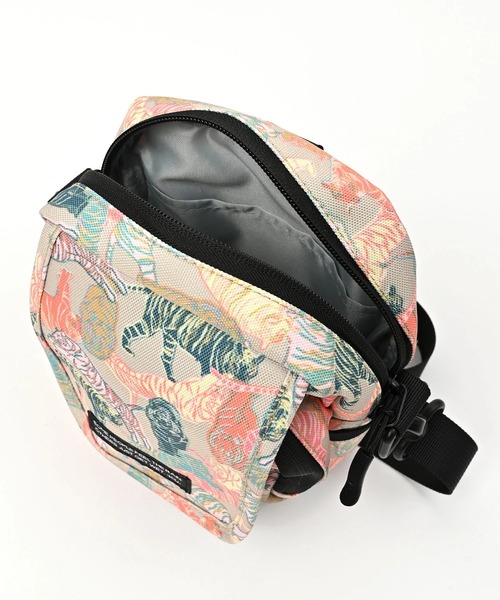 go slow caravan(ゴースローキャラバン)の「KiU/キウ 600D FLUP POCKET SHOULDER BAG(ショルダーバッグ・レディース・その他5/その他2/ブラック/ダークグリーン・FREE)」の13枚目の写真