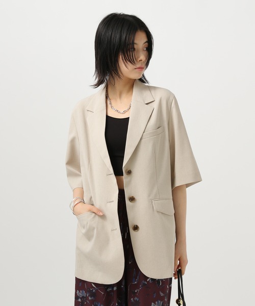 BAYFLOW（ベイフロー）の「[シャツ感覚で羽織れる]ハーフスリーブジャケット（テーラードジャケット・レディース・チャコール/モカ/グレイッシュベージュ・SMALL/MEDIUM）」の3枚目の写真