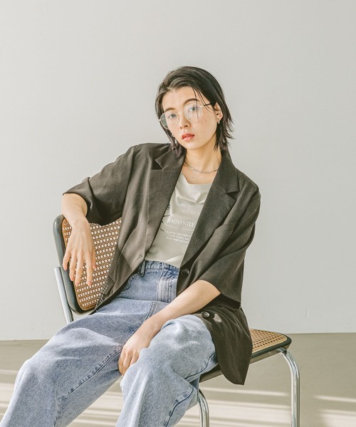 BAYFLOW（ベイフロー）の「[シャツ感覚で羽織れる]ハーフスリーブジャケット（テーラードジャケット・レディース・チャコール/モカ/グレイッシュベージュ・SMALL/MEDIUM）」の2枚目の写真