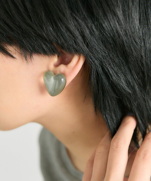 ear PAPILLONNER（イアパピヨネ）の「《WEB＆一部店舗限定》ぷっくりクリアハートイヤリング（イヤリング・レディース・ホワイト/モスグリーン・FREE）」の12枚目の写真