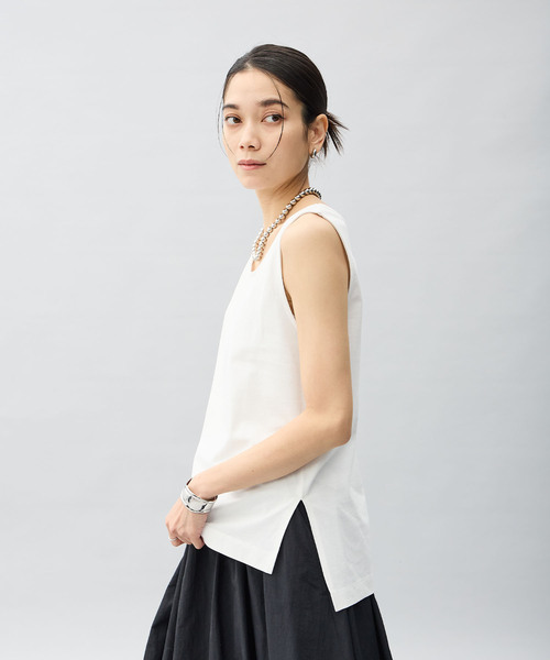 ONE'S TRUE(ワンズトゥルー)の「【2025年春夏】タンクトップ(Tシャツ/カットソー・レディース・ブラック/オフホワイト/ブルー・M/L)」の8枚目の写真