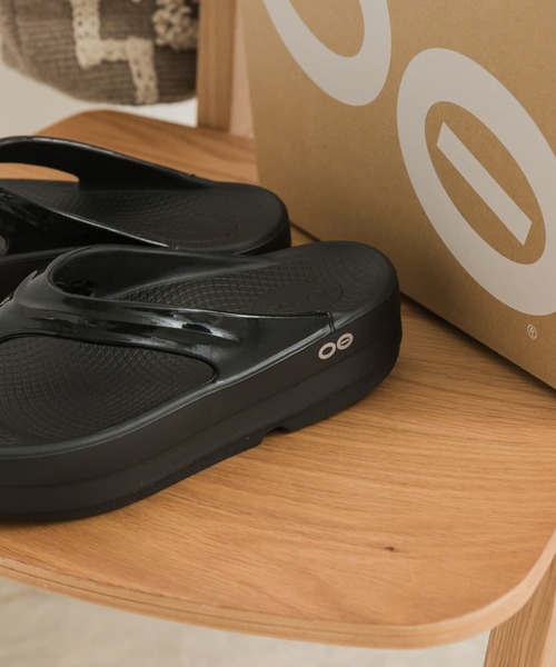 OOFOS(ウーフォス)の「OOFOS OOmega(サンダル・レディース・ベージュ/ブラック・6/7/8)」の10枚目の写真