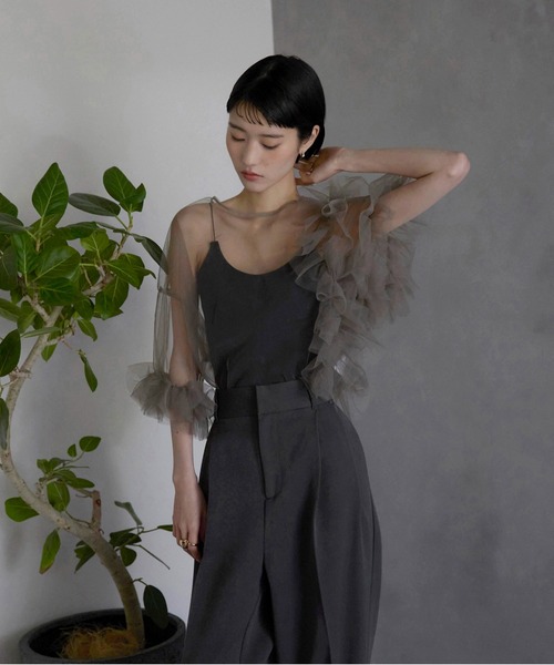 MINERTE(ミネルテ)の「【MINERTE】【オケージョン】 asymmetry ruffled tulle blouse / アシンメトリーチュールフリルブラウス(シャツ/ブラウス・レディース・ネイビー系/アイボリー/ブラック/グレイッシュベージュ/ワイン・FREE)」の3枚目の写真