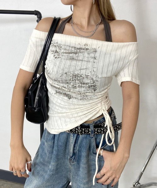 non-hedge（ノンヘッジ）の「アンサンブル風ロゴサイドドロストショート丈トップス（Tシャツ/カットソー・レディース・ブラック/チャコールグレー/オフホワイト/ベージュ・FREE）」の2枚目の写真