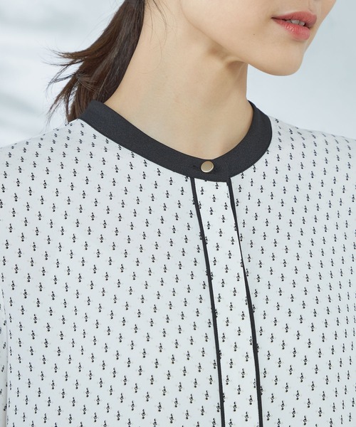 GALLORIA(ギャローリア)の「オフィススタイルにおすすめ 配色バンドシャツ(シャツ/ブラウス・レディース・グレイッシュベージュ/ホワイト/ライトグレー・LL/S/M/L)」の9枚目の写真