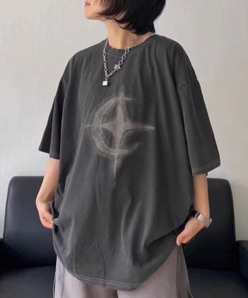 ARULE(アルール)の「A'GEM/9 × .kom 『ARULE/アルール』ピグメントスタームーンTシャツ(Tシャツ/カットソー・メンズ・チャコールグレー/グレー・FREE)」の1枚目の写真