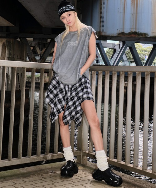 SHORT ROUND（ショートラウンド）の「SHORT ROUND/コールドダイスウィッチングロゴノースリーブ（Tシャツ/カットソー・メンズ・スミクロ/グレー・MEDIUM/LARGE）」の10枚目の写真