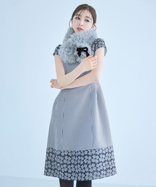 TOCCA（トッカ）の「VELVET RIBBON FURTIPPET ティペット（マフラー・レディース・ベージュ系/ブルー系・F）」の16枚目の写真