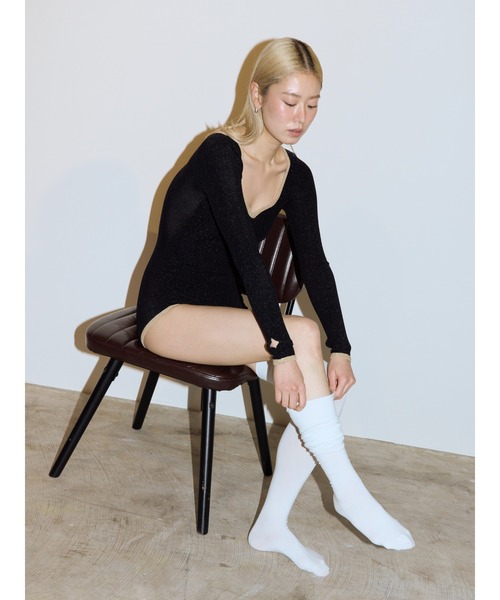 DLESS(ドレス)の「Sweetheartneck bodysuits/ハートネックロングスリーブボディスーツ(Tシャツ/カットソー・レディース・ブラック×ゴールド/ゴールド系その他・X-SMALL)」の4枚目の写真