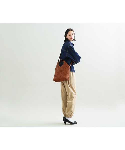 genten(ゲンテン)の「サステナブルカットワーク 2wayバッグ(ハンドバッグ・レディース・ダークブラウン/ブラウン/ブラック・FREE)」の12枚目の写真