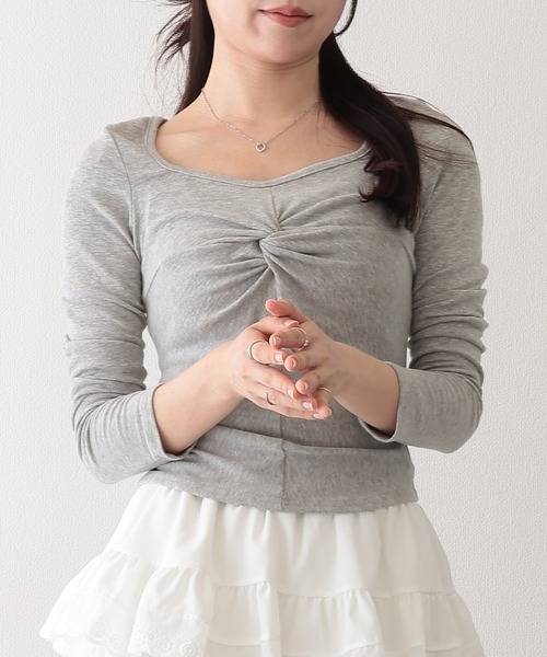 Lace Ladies(レースレディース)の「フロント ツイスト ラウンドネック 長袖 カットソー(Tシャツ/カットソー・レディース・ホワイト/ブラック/グレー・FREE)」の6枚目の写真