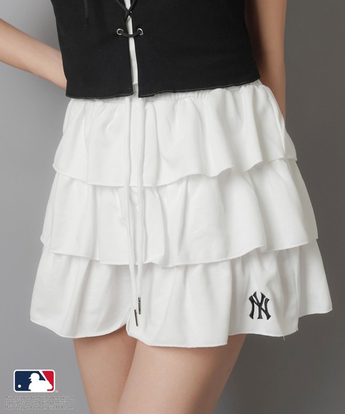 MLB(メジャーリーグベースボール)の「【MLB/メジャーリーグベースボール】ミニ裏毛ティアードミニスカート /セットアップ対応(スカート・レディース・ネイビー/杢グレー/オフホワイト/ブラック/オートミール・ONESIZE)」の2枚目の写真