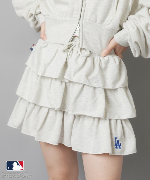 MLB(メジャーリーグベースボール)の「【MLB/メジャーリーグベースボール】ミニ裏毛ティアードミニスカート /セットアップ対応(スカート・レディース・ネイビー/杢グレー/オフホワイト/ブラック/オートミール・ONESIZE)」の6枚目の写真