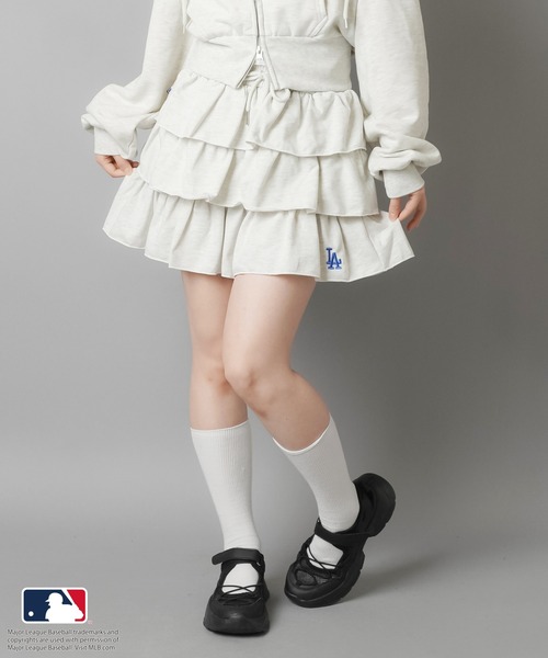 MLB(メジャーリーグベースボール)の「【MLB/メジャーリーグベースボール】ミニ裏毛ティアードミニスカート /セットアップ対応(スカート・レディース・ネイビー/杢グレー/オフホワイト/ブラック/オートミール・ONESIZE)」の8枚目の写真