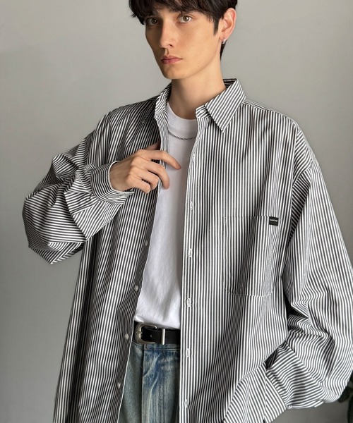 Classical Origin(クラシカルオリジン)の「【Classical Origin】ゆとりを着る。ネーム付き胸ポケットビッグシャツ(長袖)/Brand name & chest pocket long sleeved big shirt(シャツ/ブラウス・メンズ・チャコール/ブラック系1/オフホワイト/グレー系/ブルー/ブラック系2・X-LARGE/MEDIUM/LARGE)」の2枚目の写真