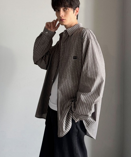 Classical Origin(クラシカルオリジン)の「【Classical Origin】ゆとりを着る。ネーム付き胸ポケットビッグシャツ(長袖)/Brand name & chest pocket long sleeved big shirt(シャツ/ブラウス・メンズ・チャコール/ブラック系1/オフホワイト/グレー系/ブルー/ブラック系2・X-LARGE/MEDIUM/LARGE)」の17枚目の写真