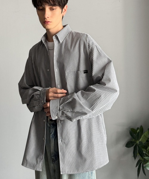 Classical Origin(クラシカルオリジン)の「【Classical Origin】ゆとりを着る。ネーム付き胸ポケットビッグシャツ(長袖)/Brand name & chest pocket long sleeved big shirt(シャツ/ブラウス・メンズ・チャコール/ブラック系1/オフホワイト/グレー系/ブルー/ブラック系2・X-LARGE/MEDIUM/LARGE)」の8枚目の写真