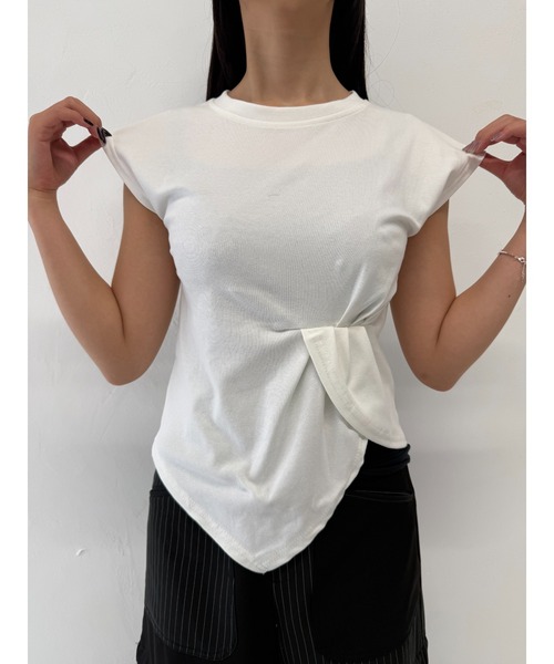 Geeong（ジーオン）の「【ZOZO限定】アシンメトリーシャーリングトップス（Tシャツ/カットソー・レディース・ライトブルー/ブラック/ホワイト・FREE）」の5枚目の写真