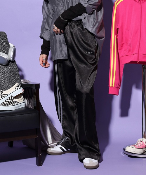 NERDY(ノルディ)の「グロッシートラックパンツ(スウェットパンツ・レディース・レッド/シルバー/ブラック・M/SS/L/S)」の6枚目の写真