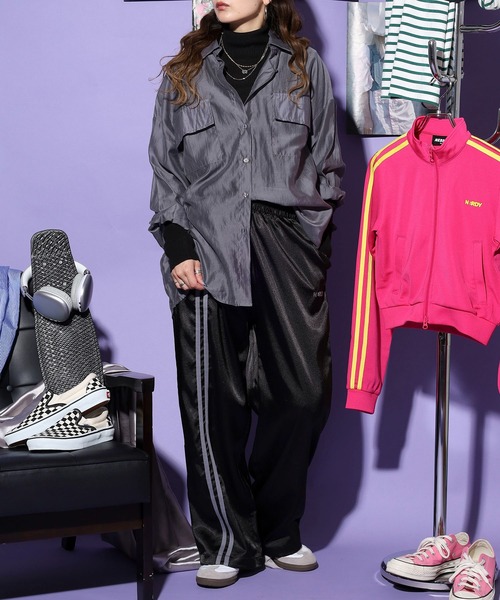 NERDY(ノルディ)の「グロッシートラックパンツ(スウェットパンツ・レディース・レッド/シルバー/ブラック・M/SS/L/S)」の9枚目の写真