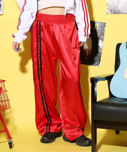 NERDY(ノルディ)の「グロッシートラックパンツ(スウェットパンツ・レディース・レッド/シルバー/ブラック・M/SS/L/S)」の11枚目の写真
