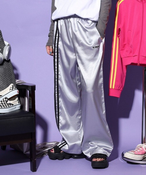 NERDY(ノルディ)の「グロッシートラックパンツ(スウェットパンツ・レディース・レッド/シルバー/ブラック・M/SS/L/S)」の16枚目の写真