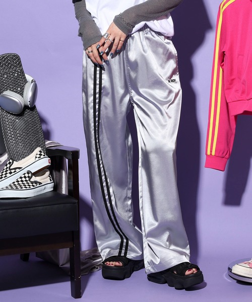NERDY(ノルディ)の「グロッシートラックパンツ(スウェットパンツ・レディース・レッド/シルバー/ブラック・M/SS/L/S)」の17枚目の写真