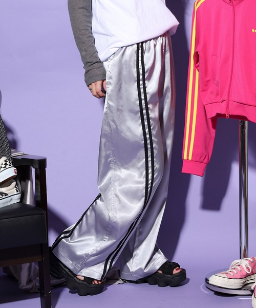 NERDY(ノルディ)の「グロッシートラックパンツ(スウェットパンツ・レディース・レッド/シルバー/ブラック・M/SS/L/S)」の20枚目の写真
