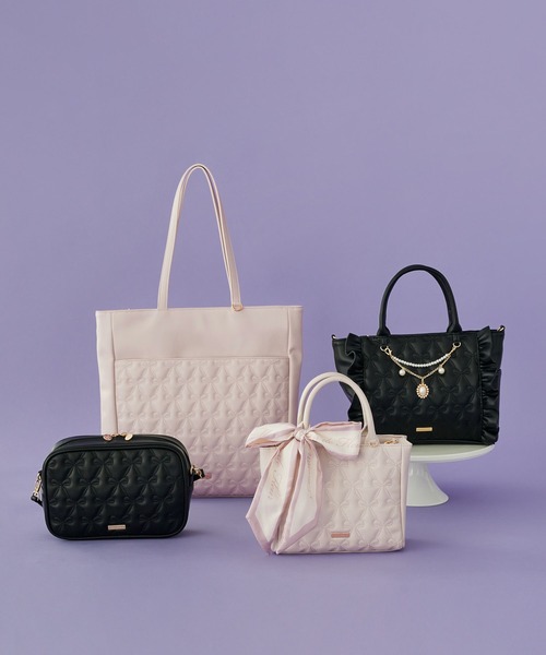 Maison de FLEUR(メゾンドフルール)の「リボンキルティングスクエアポシェット(ショルダーバッグ・レディース・ブラック/ライトピンク・FREE)」の4枚目の写真