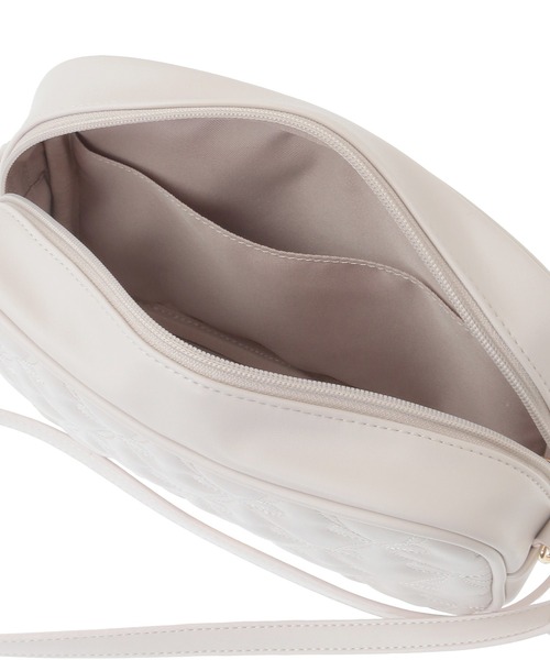 Maison de FLEUR(メゾンドフルール)の「リボンキルティングスクエアポシェット(ショルダーバッグ・レディース・ブラック/ライトピンク・FREE)」の15枚目の写真