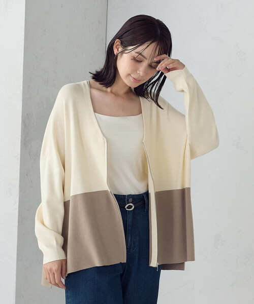 COMME CA ISM（コムサイズム）の「バイカラー ポンチョカーディガン（カーディガン/ボレロ・レディース・ブラック/ブラウン/アイボリー・FREE）」の2枚目の写真