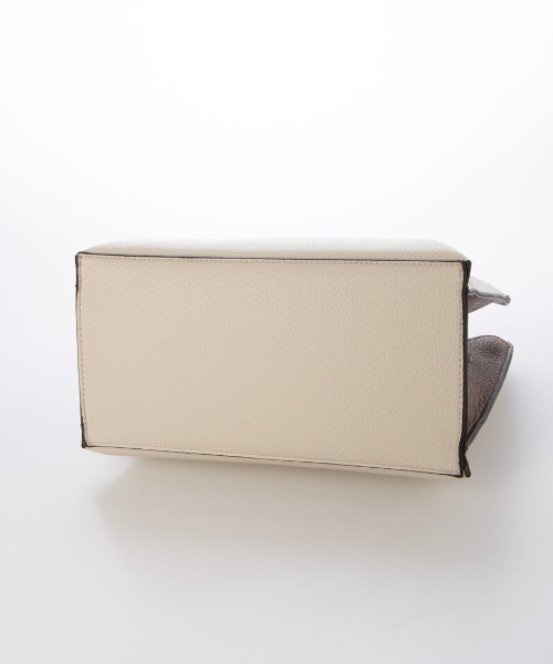 cache cache(カシュ カシュ)の「カシュカシュ cachecache / スクエア2wayミニバッグ(ハンドバッグ・レディース・ベージュ系その他/ワインレッド/ブラック/アイボリー・FREE)」の6枚目の写真