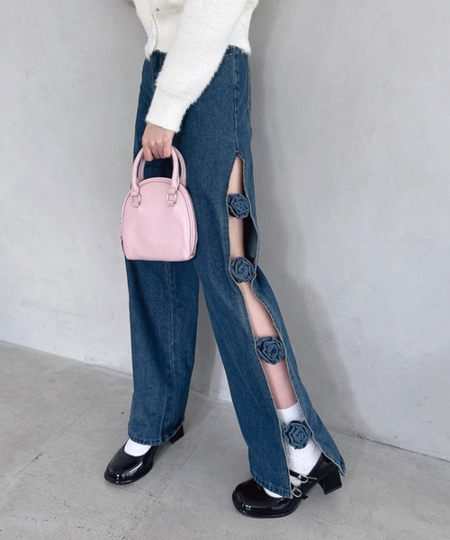 Loueme（ルエム）の「ローズモチーフデニムパンツ（デニムパンツ・レディース・ブルー・M）」の4枚目の写真