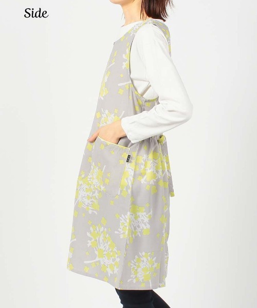 NAIGAI（ナイガイ）の「HOUSE WEAR STUDIO ポリエステル100％ ニューブッチャー ダンデライオン柄 後結び 背付きエプロン 70373021（エプロン・レディース・ピンク/ブルー/グレー・FREE）」の14枚目の写真