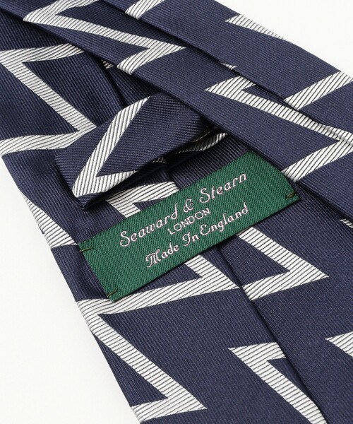 BEAMS F(ビームスエフ)の「Seaward & Stearn / シルク ジグザグ柄 ジャカード ネクタイ(ネクタイ・メンズ・ブルー/ワイン/ネイビー・ONE SIZE)」の11枚目の写真