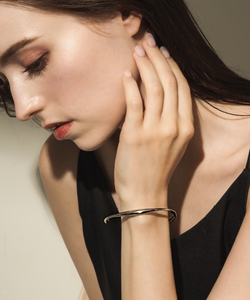muku（ムク）の「BANGLE/NUANCE LOOP（バングル/リストバンド・レディース・ゴールド/シルバー・FREE）」の2枚目の写真