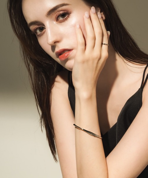 muku（ムク）の「BANGLE/NUANCE LOOP（バングル/リストバンド・レディース・ゴールド/シルバー・FREE）」の5枚目の写真
