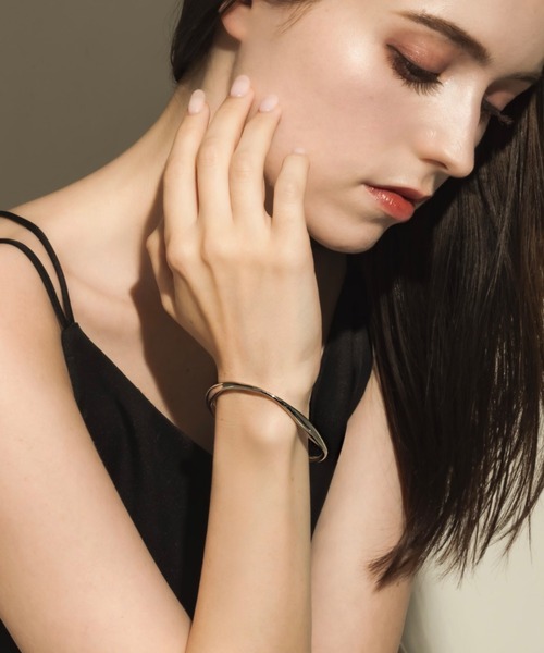 muku（ムク）の「BANGLE/NUANCE LOOP（バングル/リストバンド・レディース・ゴールド/シルバー・FREE）」の9枚目の写真