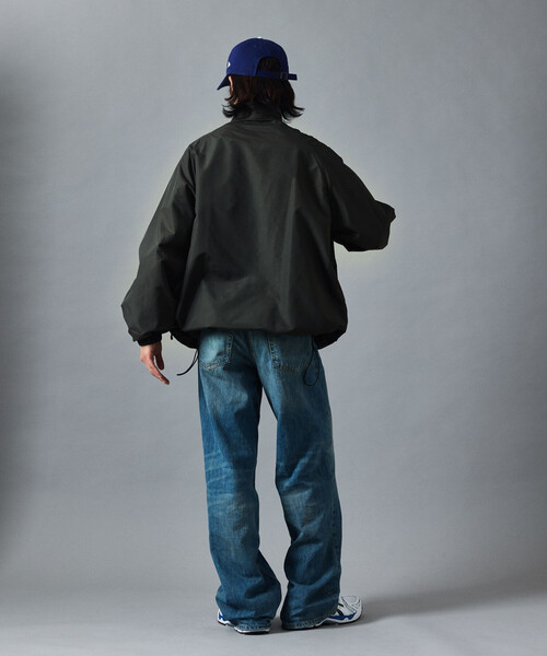 限定展開 リラックスフィット スタンドカラー ナイロン ジップブルゾン