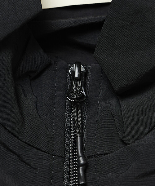 FREAK'S STORE(フリークスストア)の「限定展開 リラックスフィット スタンドカラー ナイロン ジップブルゾン(ブルゾン・メンズ・ブラック/チャコールグレー/ネイビー/ベージュ/レオパード・LARGE/MEDIUM/SMALL)」の6枚目の写真