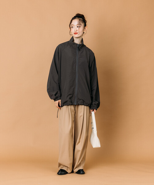 FREAK'S STORE(フリークスストア)の「限定展開 リラックスフィット スタンドカラー ナイロン ジップブルゾン(ブルゾン・メンズ・ブラック/チャコールグレー/ネイビー/ベージュ/レオパード・LARGE/MEDIUM/SMALL)」の12枚目の写真