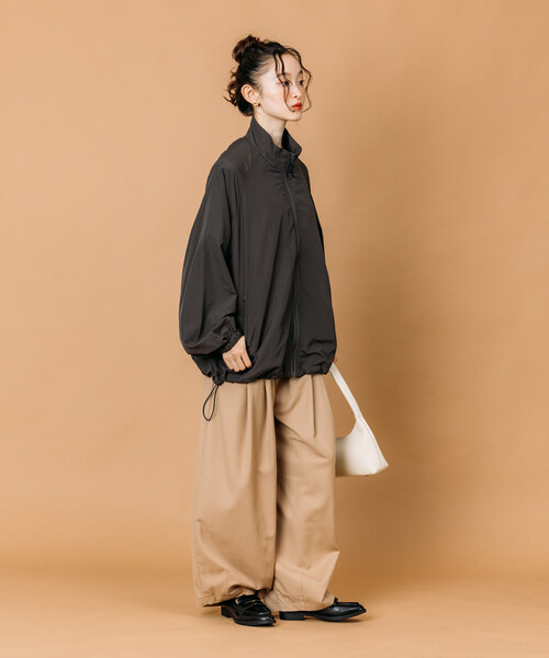 FREAK'S STORE(フリークスストア)の「限定展開 リラックスフィット スタンドカラー ナイロン ジップブルゾン(ブルゾン・メンズ・ブラック/チャコールグレー/ネイビー/ベージュ/レオパード・LARGE/MEDIUM/SMALL)」の14枚目の写真