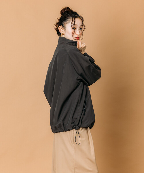 FREAK'S STORE(フリークスストア)の「限定展開 リラックスフィット スタンドカラー ナイロン ジップブルゾン(ブルゾン・メンズ・ブラック/チャコールグレー/ネイビー/ベージュ/レオパード・LARGE/MEDIUM/SMALL)」の17枚目の写真